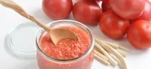 Закуска з хрону з помідорами та часником закуска