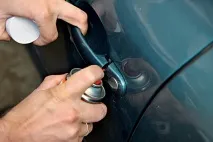 Замерз замок або дверцята авто Вирішуємо проблему правильно замерз