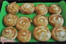 Булочки-равлики - рецепт із заварним кремом крем