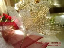 Букет із цукерок «Лілії та троянди» троянди