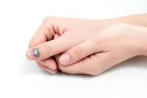 руках