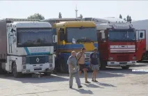 Дальнобійники киплять на переправі киплять