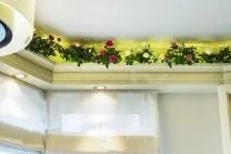 Дизайн кухні в стилі прованс з квітковими мотивами мотивами