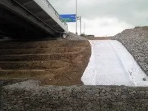 насипами