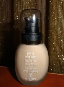 Guerlain Parure Aqua проти Phyto teint eclat від Sisley parure