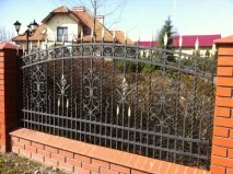 Якою фарбою краще пофарбувати паркан металевий, дерев’яний, бетонний паркан