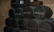 Кубинський ром – напій справжніх чоловіків! Відео, Наливали напій