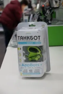Маленькі роботи Tankbots роботи