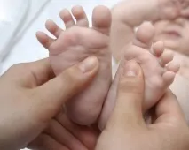 Масаж для новонароджених основні правила та користь новонароджених