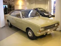 Опис лінійки автомобілів Opel Commodore opel