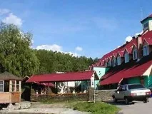 Оздоровчий комплекс «Трактир Альоша» ліворуч