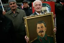 De ce românii continuă să-i pună scuze lui Stalin