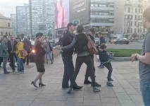 Поліцейські затримали в центрі Москви школяра, який читав вірші поліцейські