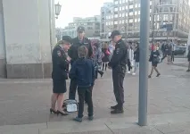 Поліцейські затримали в центрі Москви школяра, який читав вірші затримали