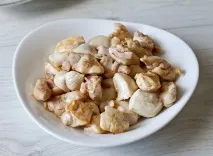Рецепт курки в білому соусі з селери та морквою на Смачному Блозі соусі