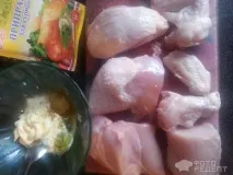 Картопля запечена з куркою, в гострому соусі. запечена