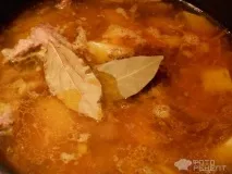 Картопля зі свинячими реберцями, за маминим рецептом реберцями