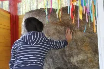 Сакральний камінь Янжими біля підніжжя Баргузинського хребта - нещодавно набута святиня підніжжя