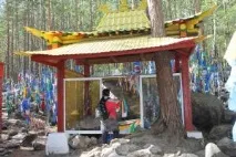 Сакральний камінь Янжими біля підніжжя Баргузинського хребта - нещодавно набута святиня підніжжя