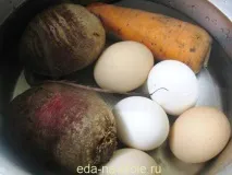 Новорічний сюрприз, їжа на столі. вибираєте