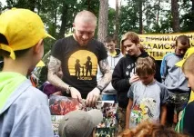 Сумнівна символіка в таборі Азовець навіщо виглядати, як прихильники ДНР, INSIDER навіщо