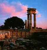 Столиця острова місто Родос (Rodos) у Греції. родос