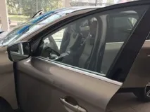 У чому різниця між атермальним склом та плівкою скло