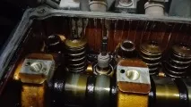 Заміна маслознімних ковпачків маслознімних