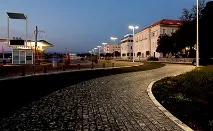 Пороми, поїзди та автобуси від Спліту до Дубровника, Анкони, Загреба, Пули, Трогіра, Рієки, Задара, автобуси