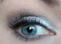 Палетка The Body Shop Swinging Silver – зимове свято елегантності палетка