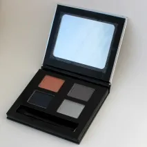 Палетка The Body Shop Swinging Silver – зимове свято елегантності палетка