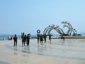 Площа Застиглої Хвилі та пляж «Чарівність моря», Далянь, портал про Китай пляж