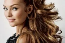 Зачіска з хвостом на довге волосся. довге