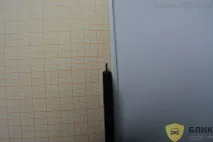 захищає