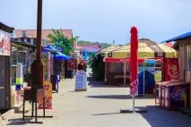 Дешевше, швидше, смачніше якісь шашлики продають на Шаморі цього літа якісь