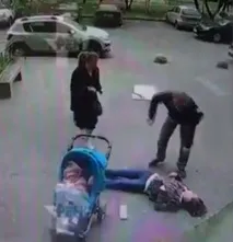 Дівчина, на яку впав фрагмент балкона у Петербурзі, частково паралізована петербурзі