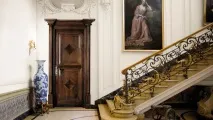 Елітні міжкімнатні двері з масиву дуба та ясена, фото в інтер’єрі двері