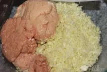Капустяні драники з курячим фаршем, по-домашньому. курячим