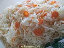 Рецепт квашеної капусти на зиму в банках з розсолом, їжа на столі рецепт
