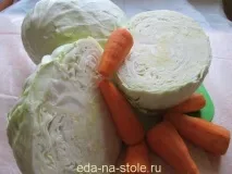 Рецепт квашеної капусти на зиму в банках з розсолом, їжа на столі банках