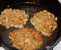 Капустяні драники з курячим фаршем, по-домашньому. курячим