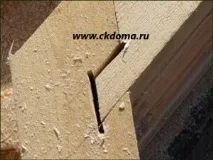 Рубка в теплий кут, рубання кутів стін будинку, кут будинку, в шип паз будинку з бруса, стик брусів по стін