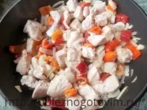 Курячі грудки з овочами грудки