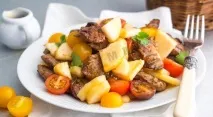 Салат з печінкою та грушею печінкою