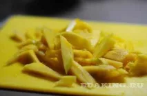 Салат з куркою і манго. манго