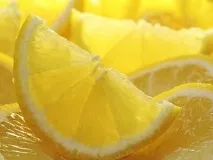 Чи можна їсти лимон мамі, що годує їсти