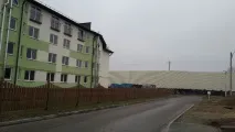 Самовільна забудова у Ратомці екран збудували, 10 будинків все одно не можуть здати ратомці