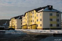 Самовільна забудова у Ратомці екран збудували, 10 будинків все одно не можуть здати забудова