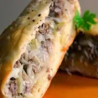 Тістечка з м’ясом і капустою капустою