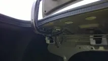 Плавне та повне відкриття кришки багажника плавне